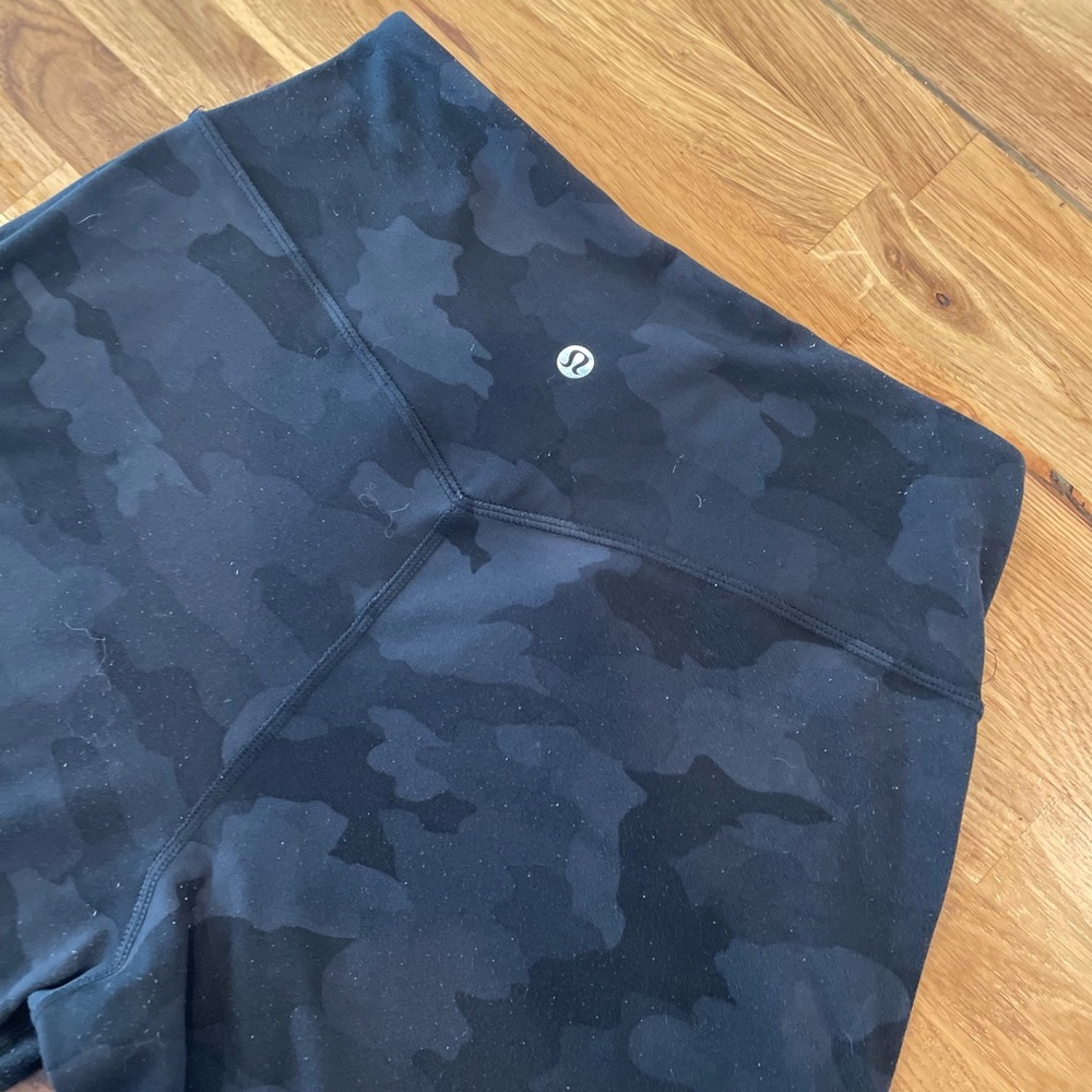 Lululemon camo high waisted jogger size 6